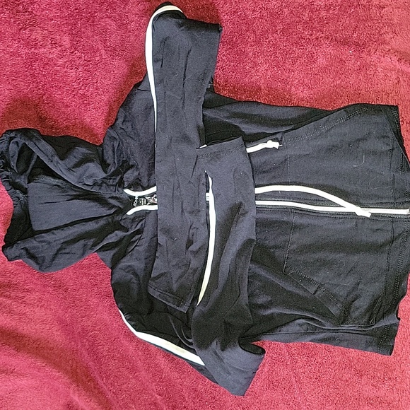 Fashion Nova: 3 shirts, and 2 Outfits (7 pieces) - Picture 8 of 8